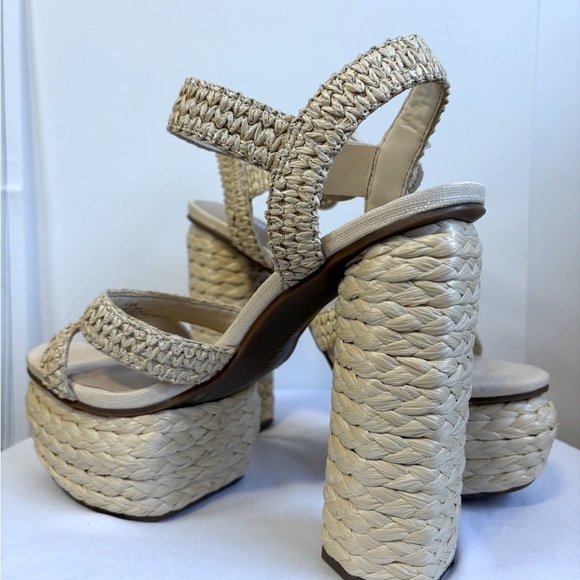Gianni Bini Women's Beige Platform Sandals - Picture 4 of 6